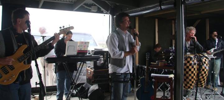 playing live at Mountain Ridge Wines