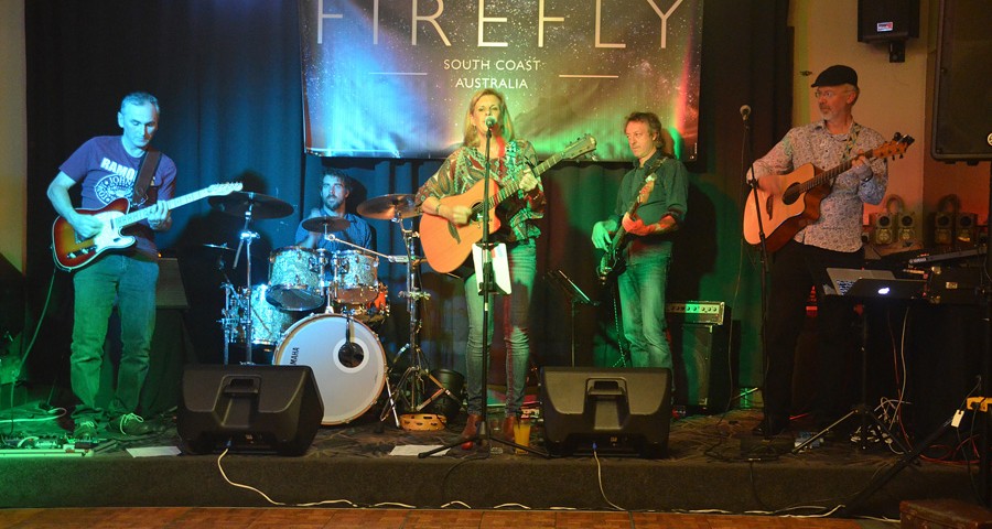 band playing at mountain ridge wines coolangatta